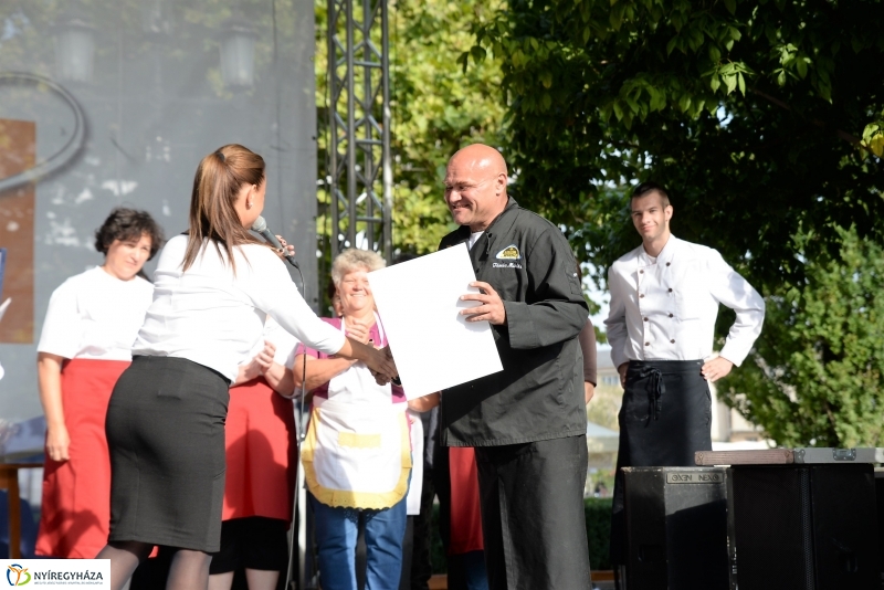 Tortavágás és eredményhirdetés a Tirpák Fesztiválon