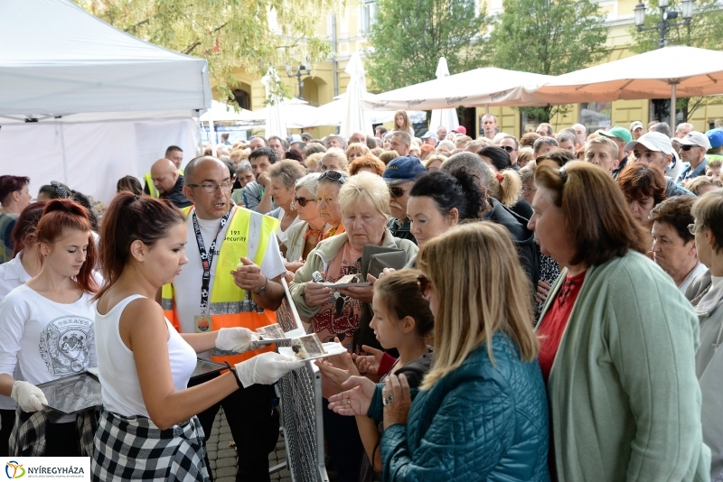 Tortavágás és eredményhirdetés a Tirpák Fesztiválon