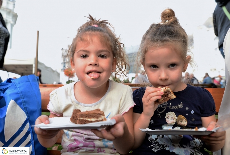 Tortavágás és eredményhirdetés a Tirpák Fesztiválon
