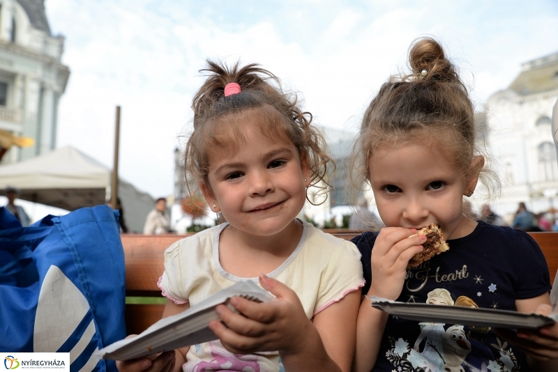 Tortavágás és eredményhirdetés a Tirpák Fesztiválon