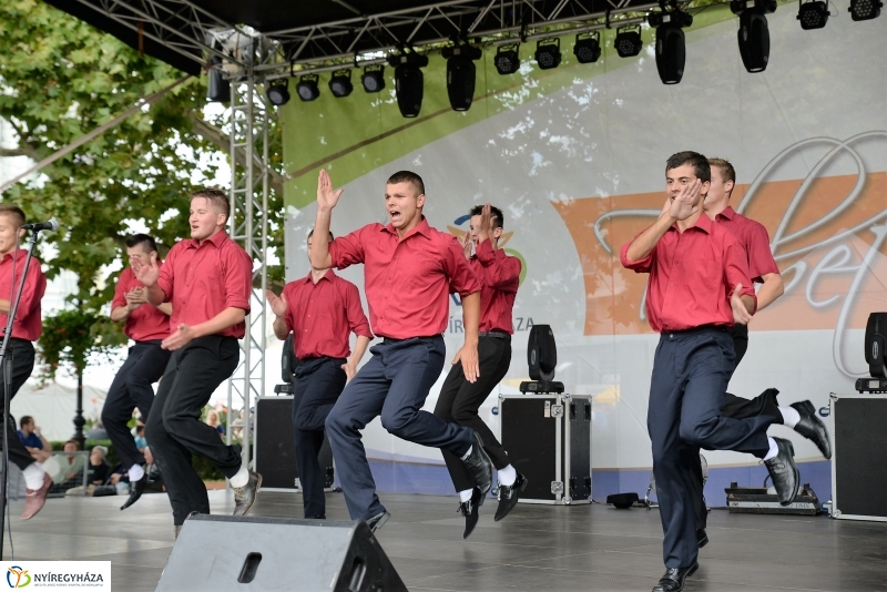 Tortavágás és eredményhirdetés a Tirpák Fesztiválon