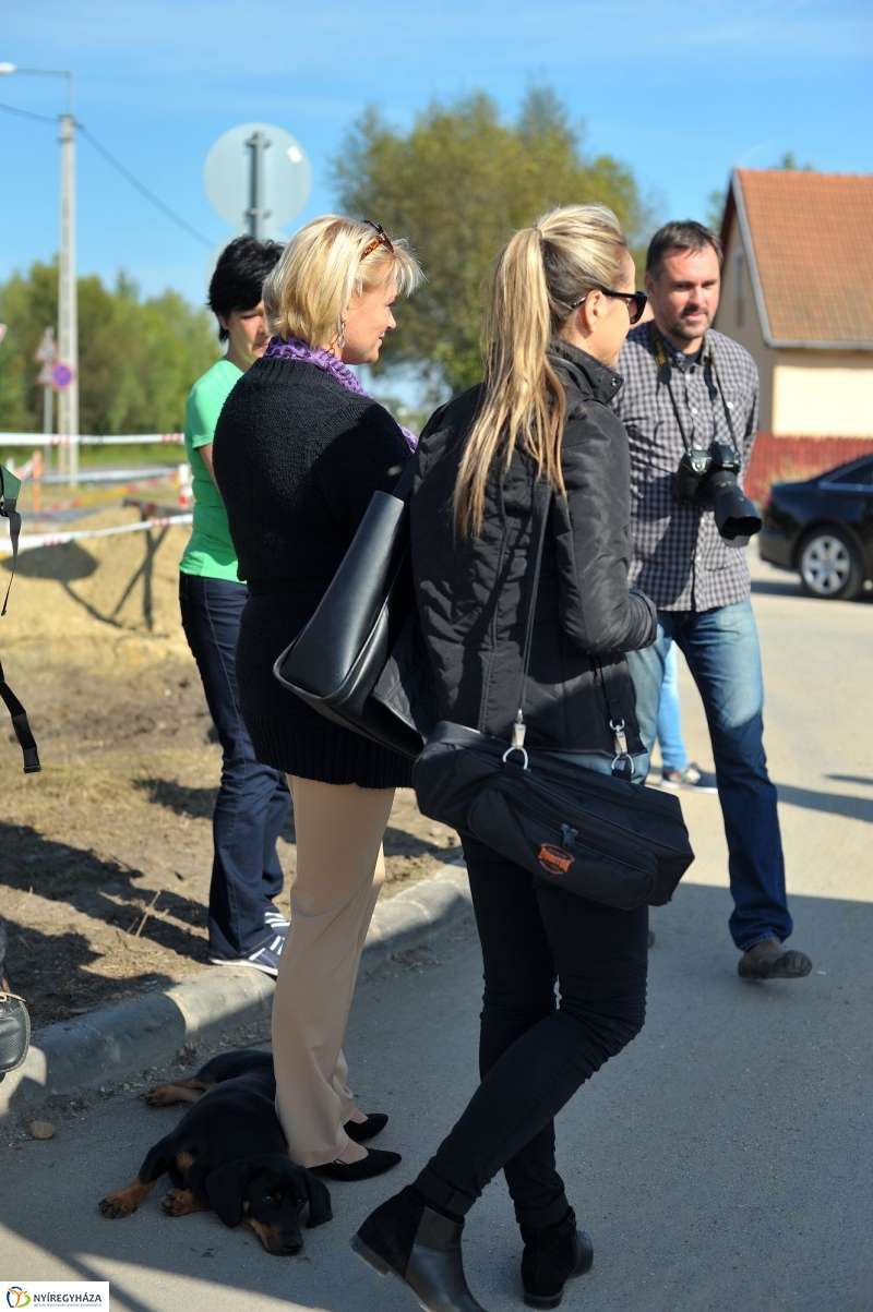 Helyszíni bejárás a Tüzér utcán - fotó Szarka Lajos