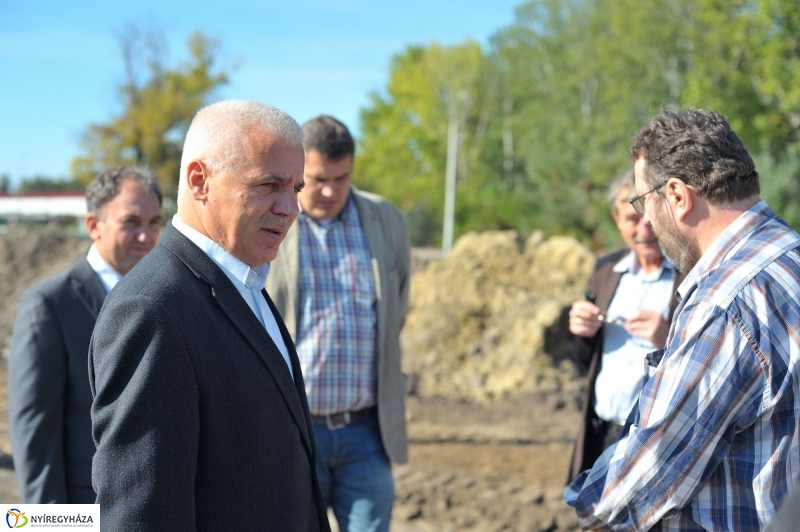 Helyszíni bejárás a Tüzér utcán - fotó Szarka Lajos