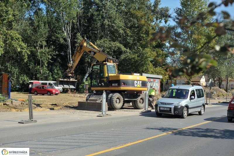 Elkezdődött a beruházás a Szegfű utcán IX - fotó Szarka Lajos