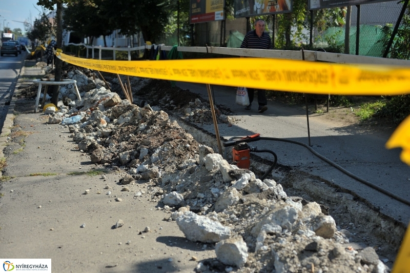 Elkezdődött a beruházás a Szegfű utcán IX - fotó Szarka Lajos