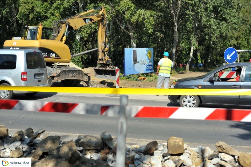 Elkezdődött a beruházás a Szegfű utcán IX - fotó Szarka Lajos