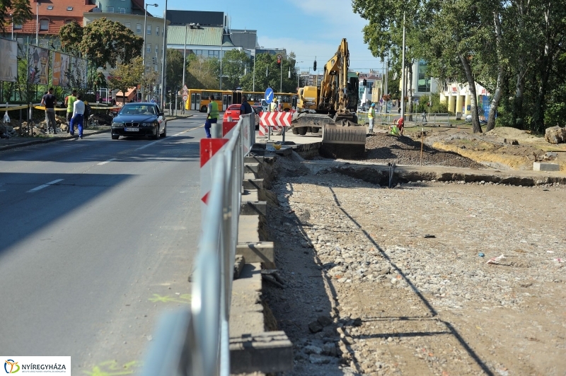 Elkezdődött a beruházás a Szegfű utcán IX - fotó Szarka Lajos
