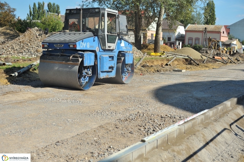 Elkezdődött a beruházás a Szegfű utcán IX - fotó Szarka Lajos