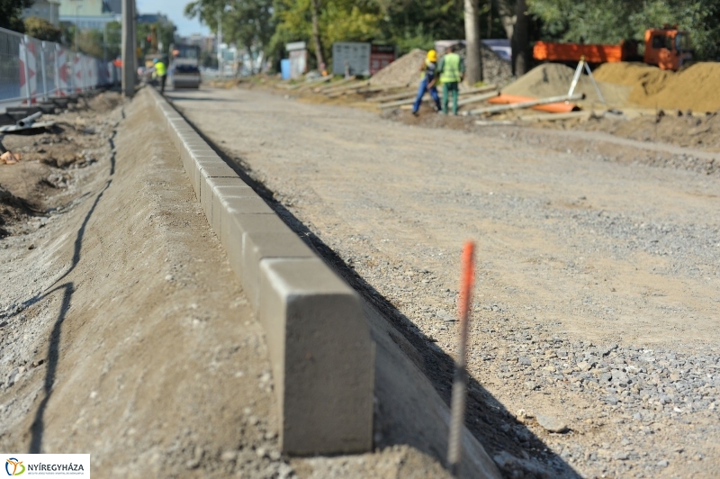 Elkezdődött a beruházás a Szegfű utcán IX - fotó Szarka Lajos