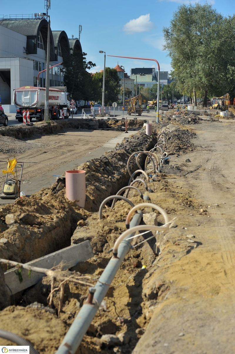 Elkezdődött a beruházás a Szegfű utcán IX - fotó Szarka Lajos