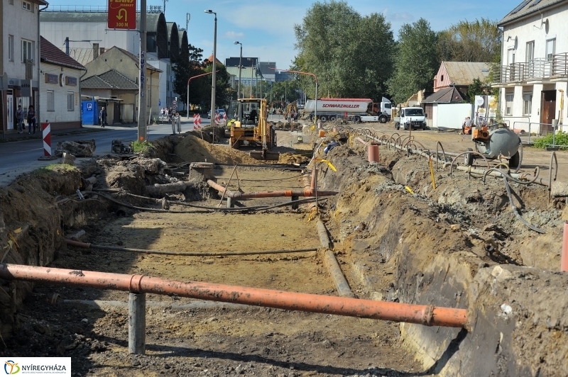 Elkezdődött a beruházás a Szegfű utcán IX - fotó Szarka Lajos