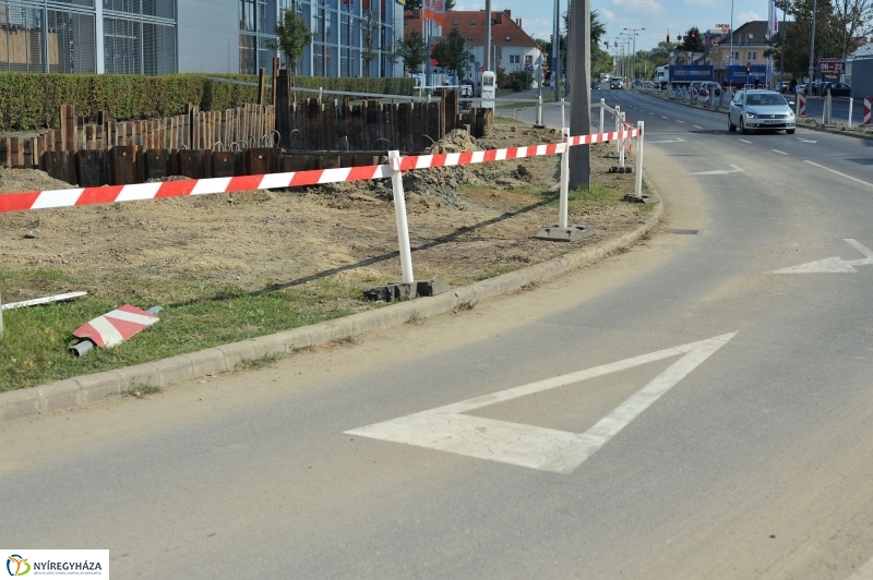 Elkezdődött a beruházás a Szegfű utcán IX - fotó Szarka Lajos