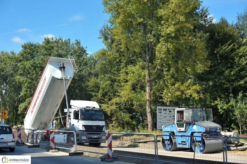 Elkezdődött a beruházás a Szegfű utcán IX - fotó Szarka Lajos
