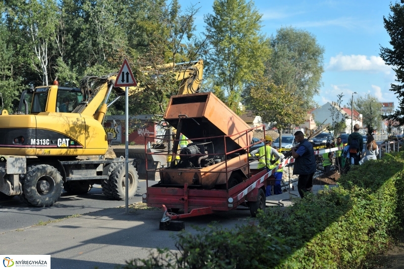 Elkezdődött a beruházás a Szegfű utcán IX - fotó Szarka Lajos