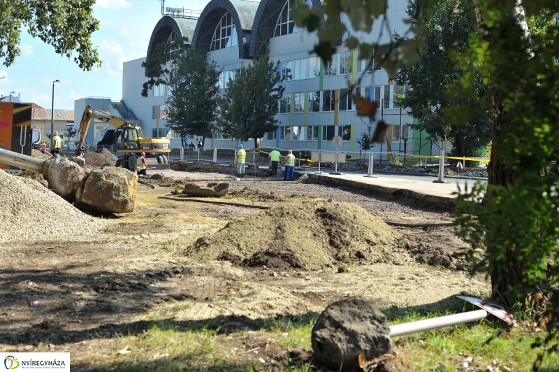 Elkezdődött a beruházás a Szegfű utcán IX - fotó Szarka Lajos