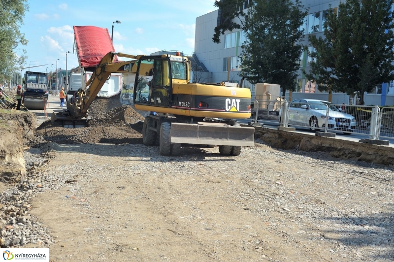 Elkezdődött a beruházás a Szegfű utcán IX - fotó Szarka Lajos