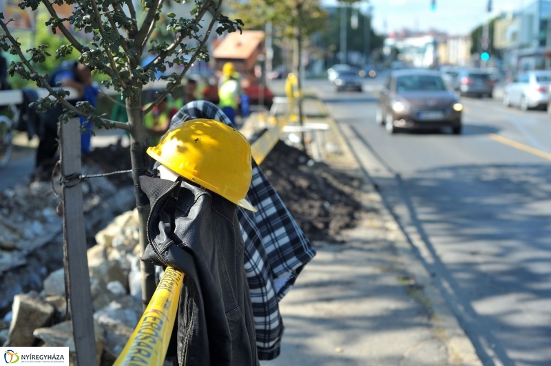 Elkezdődött a beruházás a Szegfű utcán IX - fotó Szarka Lajos