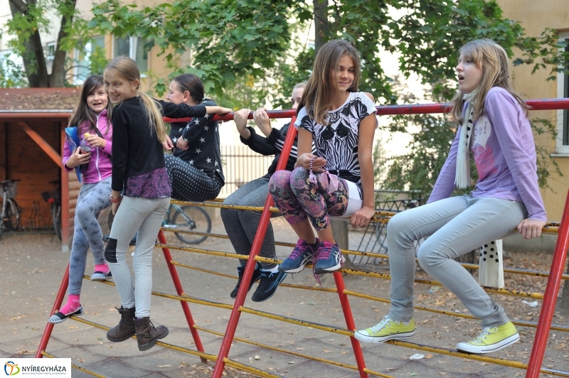 Tűzoltó bemutató az Apáczai iskolában - fotó Szarka Lajos