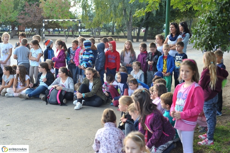 Tűzoltó bemutató az Apáczai iskolában - fotó Szarka Lajos