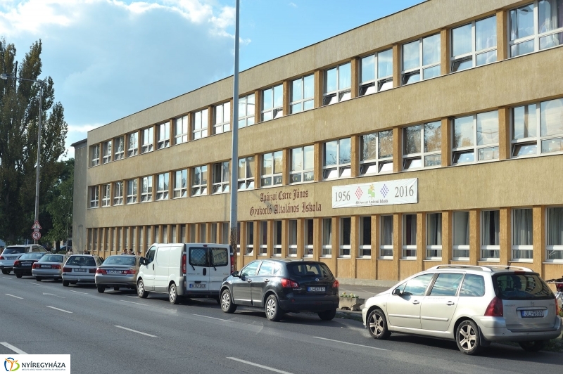 Tűzoltó bemutató az Apáczai iskolában - fotó Szarka Lajos