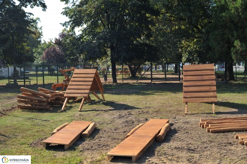 Kutyafuttató épül a Széna téren - fotó Szarka Lajos