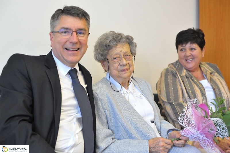 Szépkorú köszöntése Kovács Miklósné - fotó Szarka Lajos