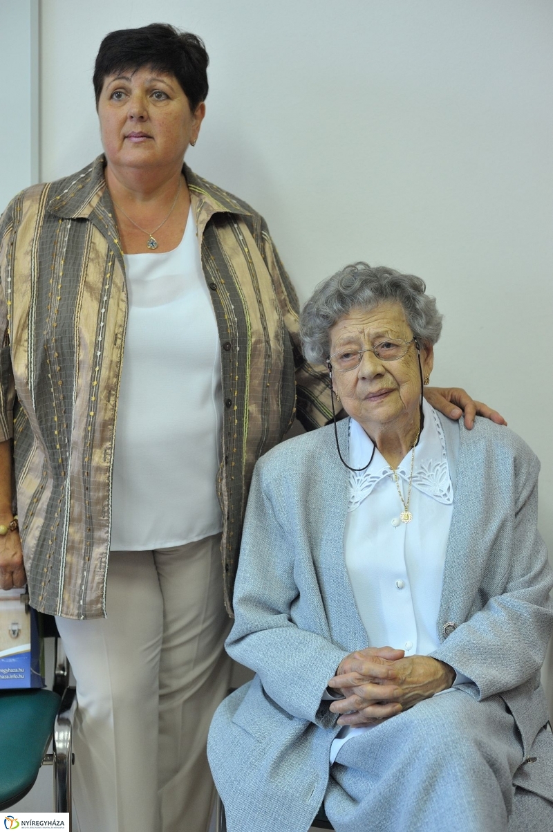 Szépkorú köszöntése Kovács Miklósné - fotó Szarka Lajos