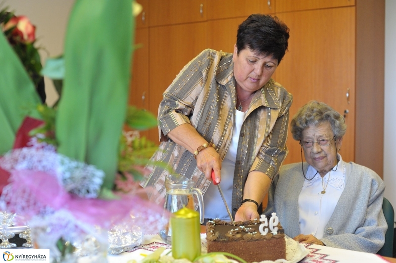 Szépkorú köszöntése Kovács Miklósné - fotó Szarka Lajos