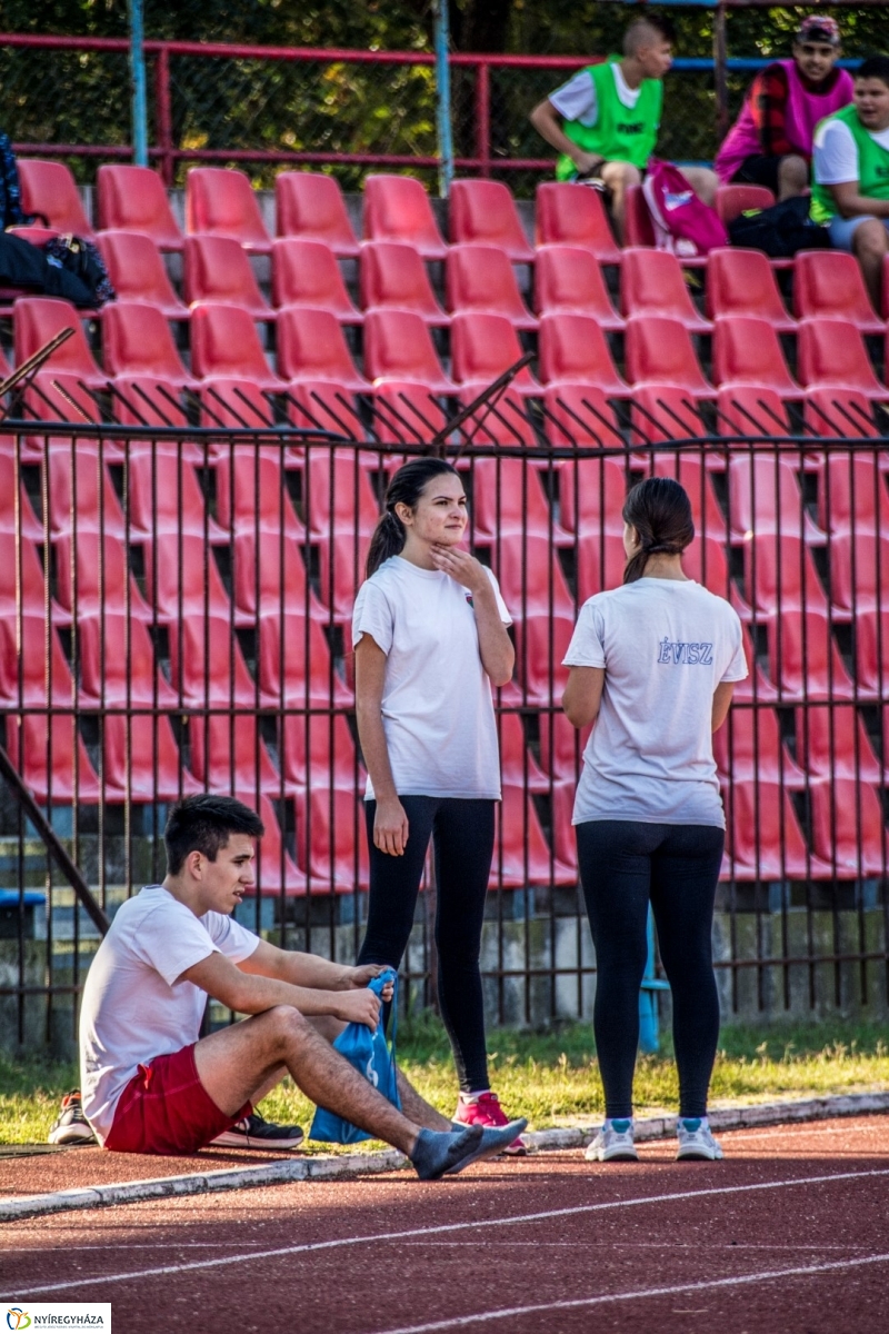 Diákok versenye a Városi Stadionban