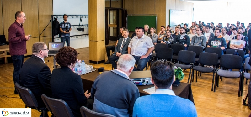 Számítógépekkel támogatják a Bánki Donát Műszaki Középiskolát