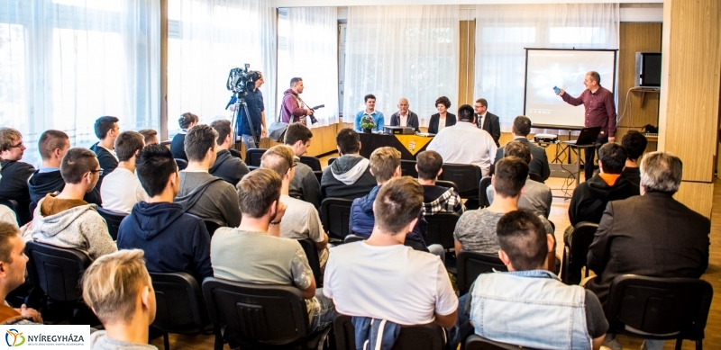 Számítógépekkel támogatják a Bánki Donát Műszaki Középiskolát