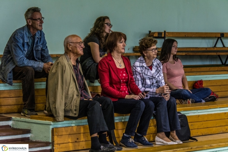 Öregdiákok a ZIG-ben