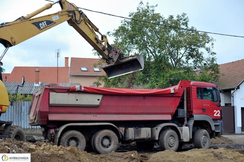 Munkálatok a Kígyó utcán 2 - fotó Szarka Lajos