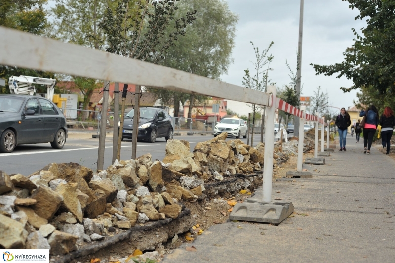 Elkezdődött a beruházás a Szegfű utcán X - fotó Szarka Lajos