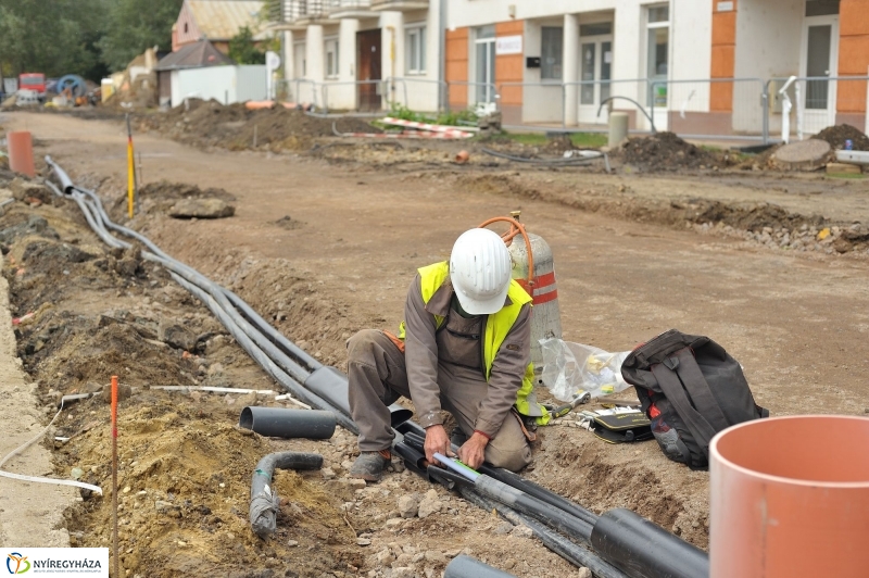 Elkezdődött a beruházás a Szegfű utcán X - fotó Szarka Lajos