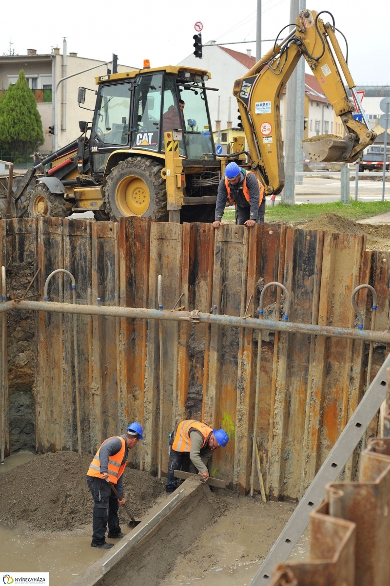 Elkezdődött a beruházás a Szegfű utcán X - fotó Szarka Lajos
