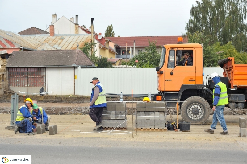 Elkezdődött a beruházás a Szegfű utcán X - fotó Szarka Lajos