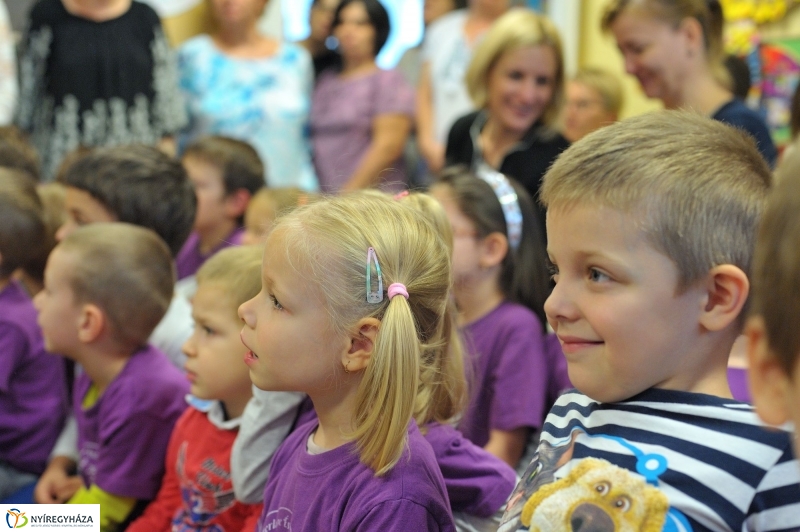 Jubileumi évforduló az Eszterlánc óvodában - fotó Szarka Lajos
