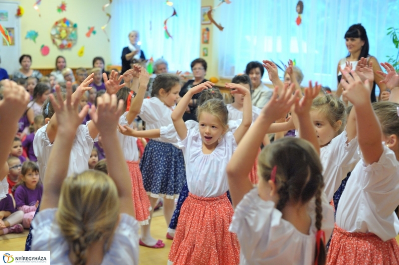 Jubileumi évforduló az Eszterlánc óvodában - fotó Szarka Lajos