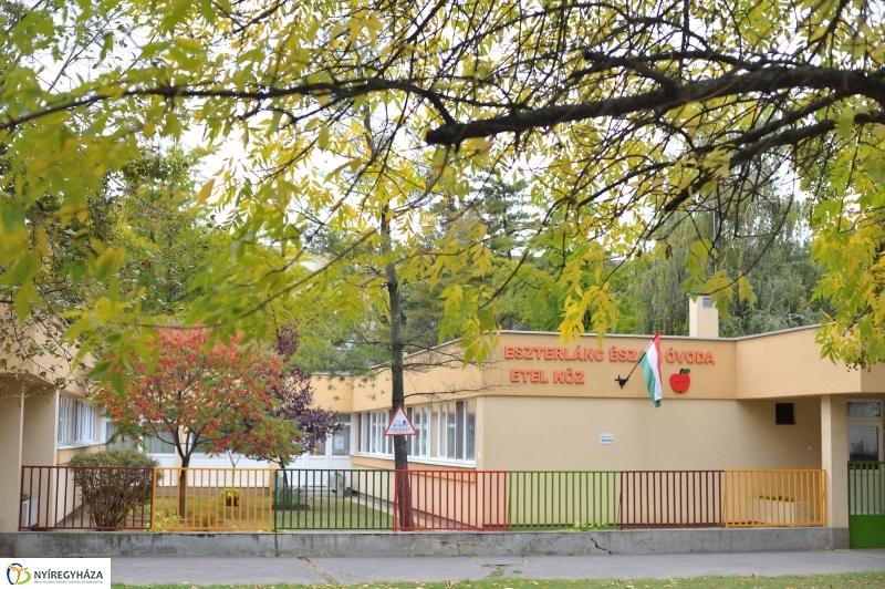 Jubileumi évforduló az Eszterlánc óvodában - fotó Szarka Lajos