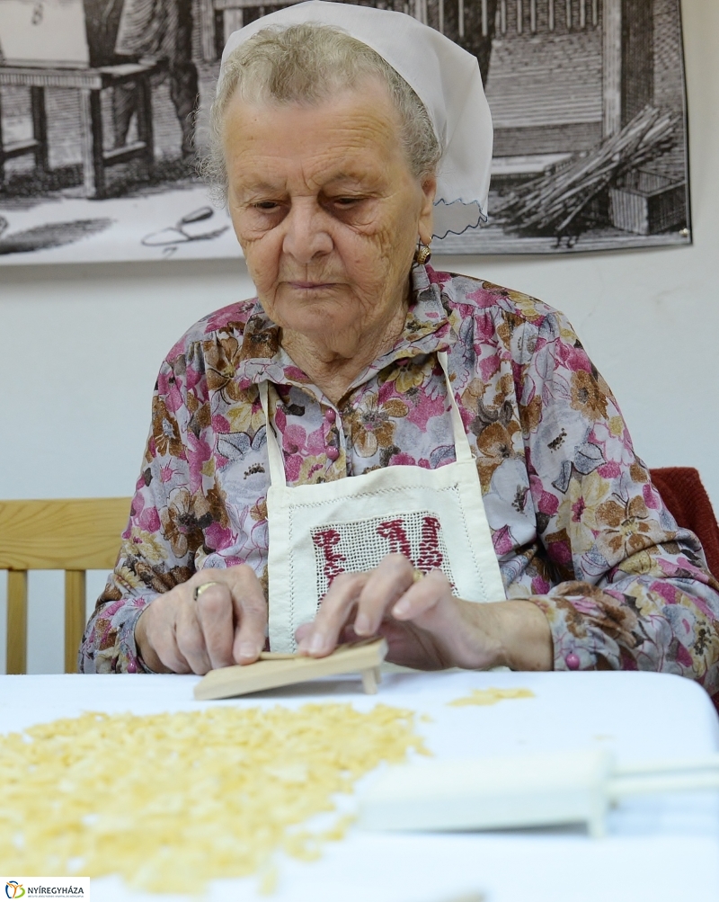 Csigacsinálással  kezdődött a Tirpák Lakodalmas programsorozata