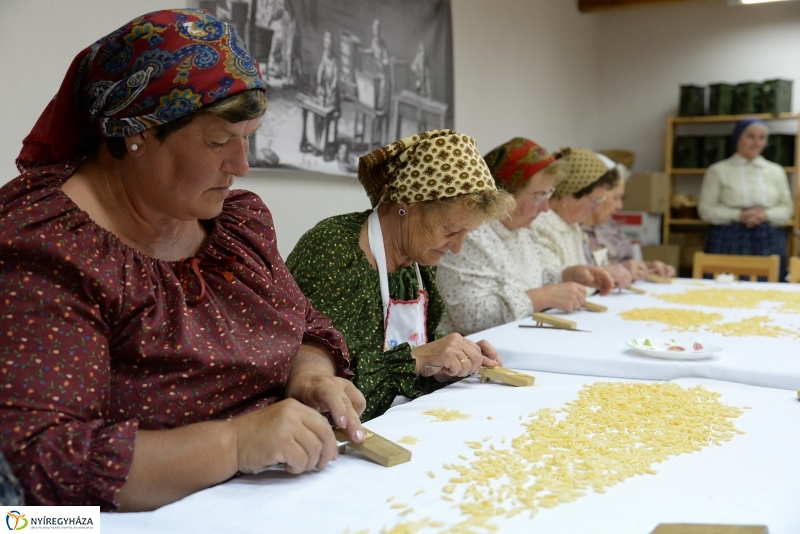 Csigacsinálással  kezdődött a Tirpák Lakodalmas programsorozata