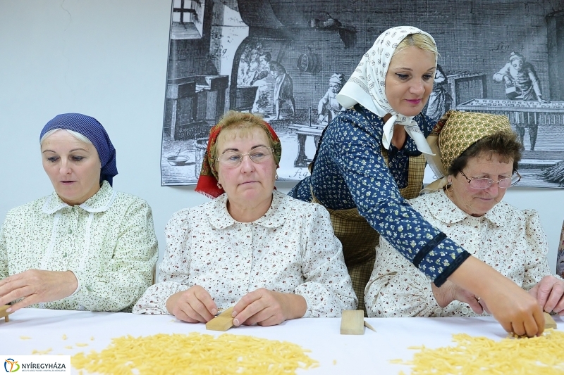 Csigacsinálással  kezdődött a Tirpák Lakodalmas programsorozata