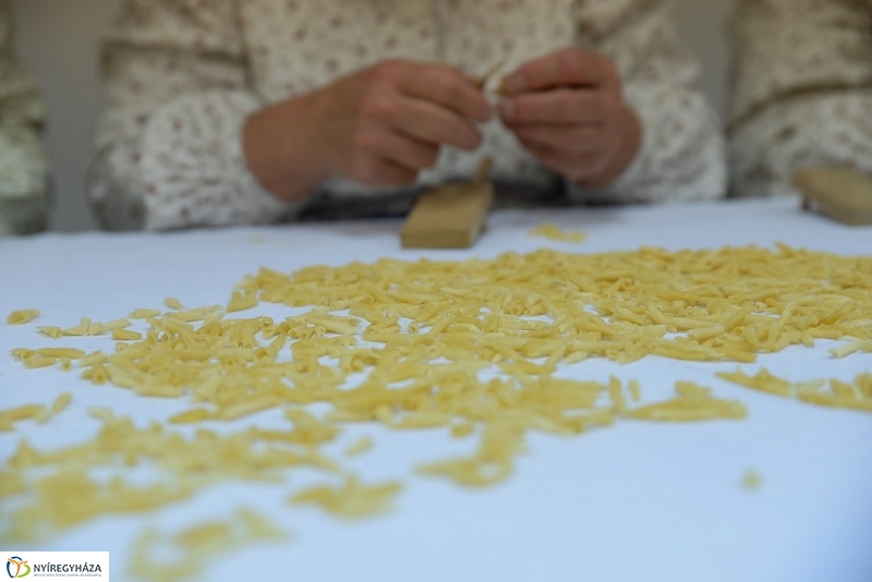 Csigacsinálással  kezdődött a Tirpák Lakodalmas programsorozata