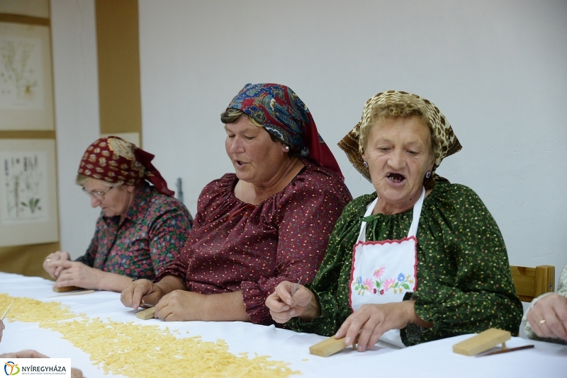 Csigacsinálással  kezdődött a Tirpák Lakodalmas programsorozata