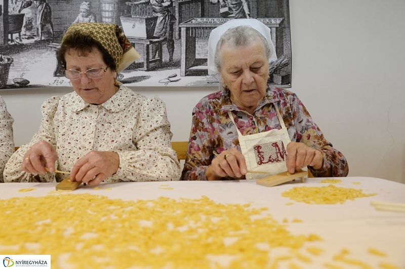 Csigacsinálással  kezdődött a Tirpák Lakodalmas programsorozata