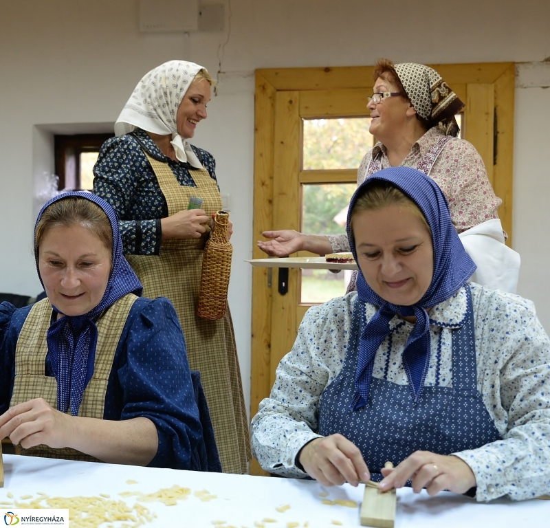 Csigacsinálással  kezdődött a Tirpák Lakodalmas programsorozata