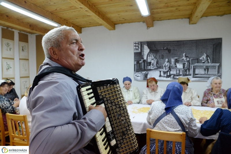 Csigacsinálással  kezdődött a Tirpák Lakodalmas programsorozata