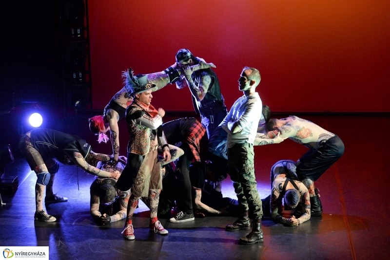 Képzelt riport egy amerikai popfesztiválról-sajtófotózás