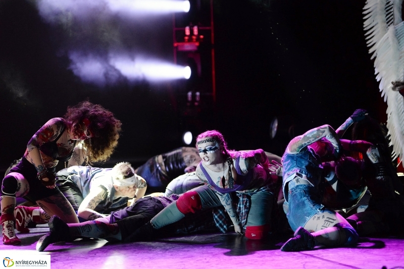 Képzelt riport egy amerikai popfesztiválról-sajtófotózás